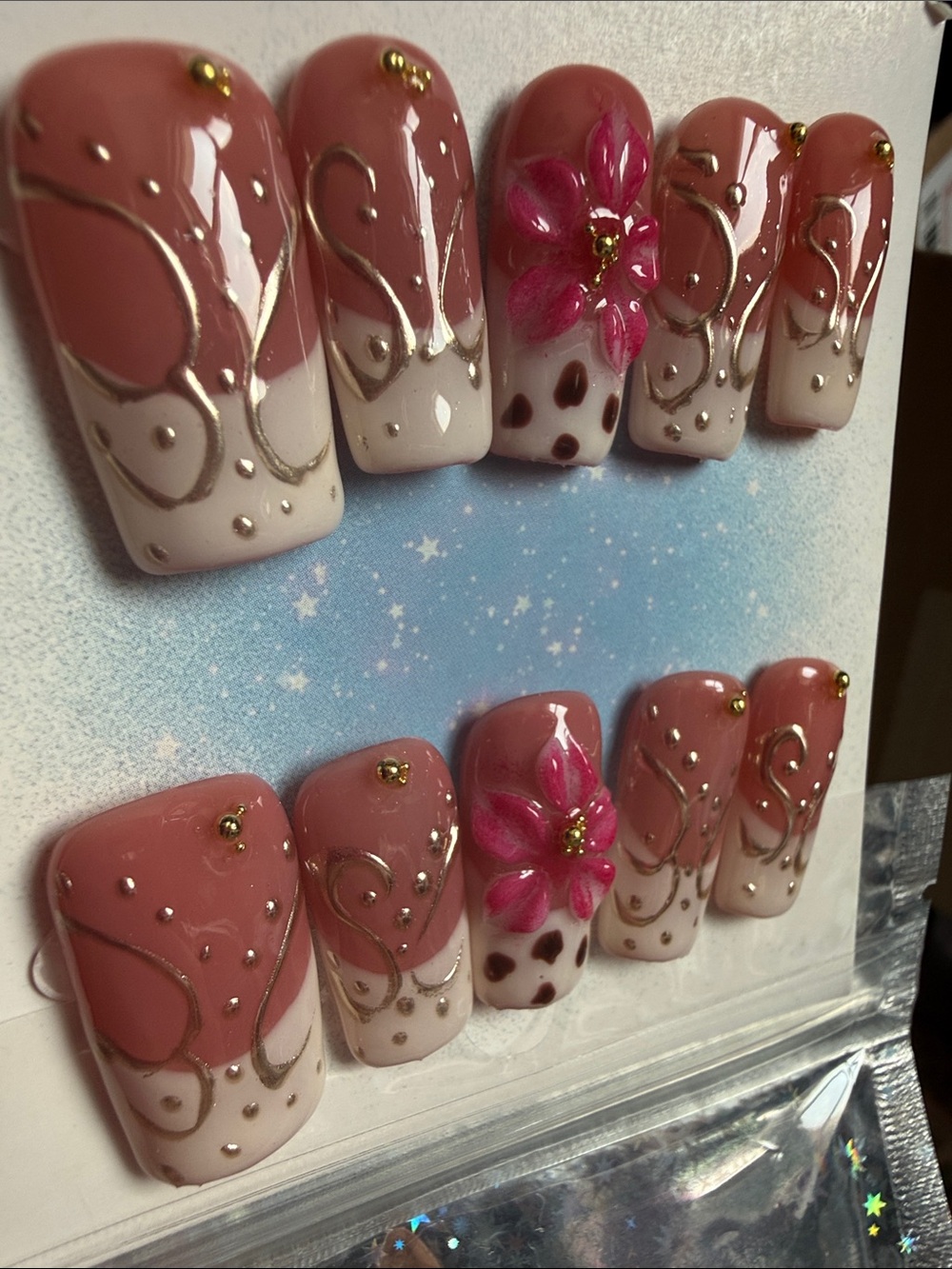 Peach Pink Floral Press-On Nails Set - Elegant Short French Tips - Picture 2 of 3